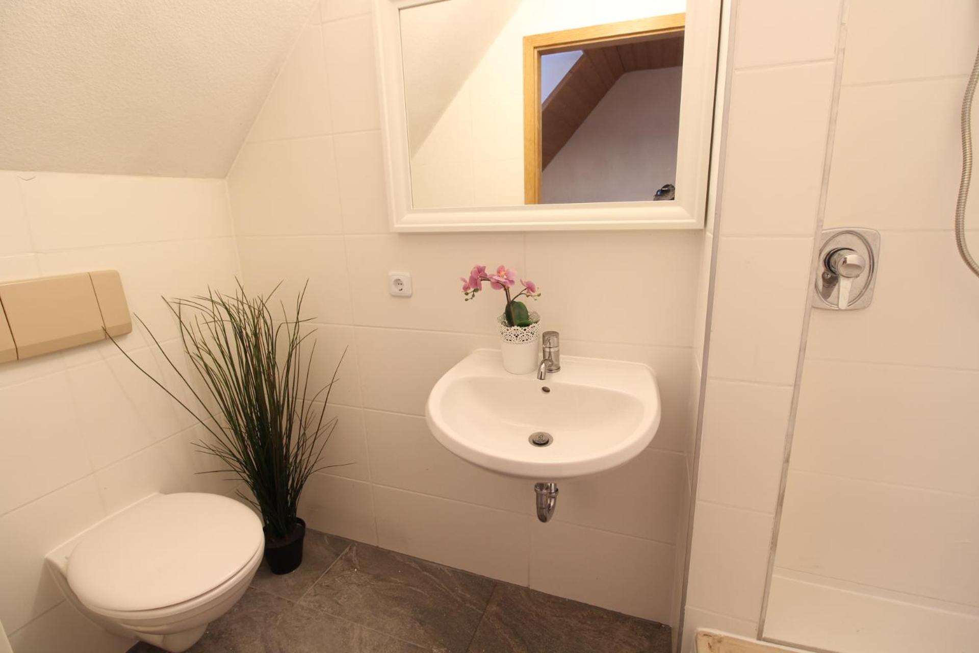 Hotel Ulm Zentrum - Komplettes Zimmer, Hochbett, Android Tv & Eigenem Bad - Perfekt Fuer Familien & Gruppen Exterior photo